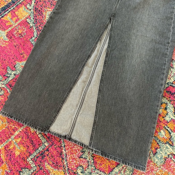 Levi’s | Women’s ‘Adventure Black’ Premium Denim Column Maxi Jean Skirt, size 30 - Picture 8 of 16